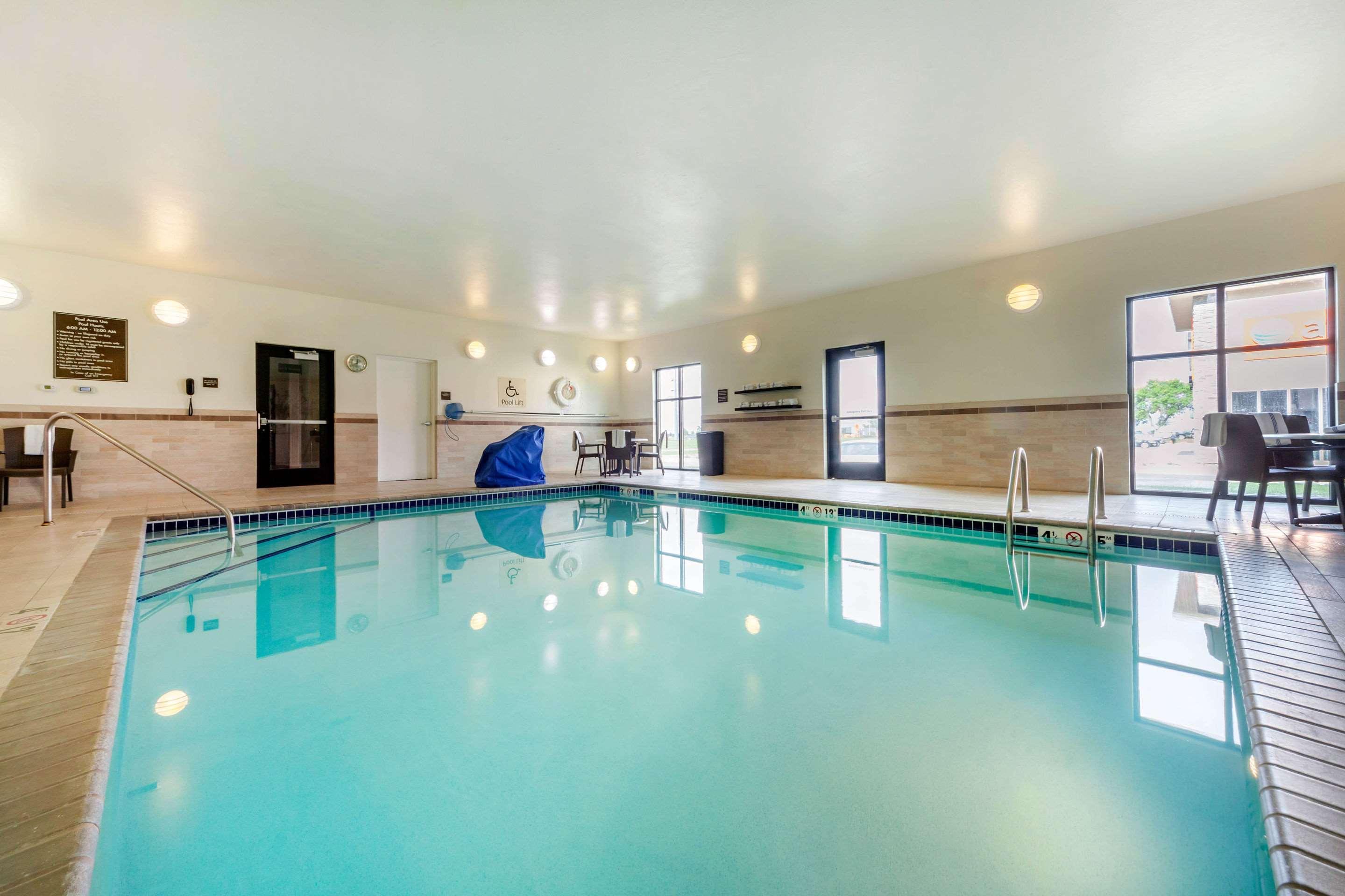 Sleep Inn & Suites Devils Lake Exteriör bild
